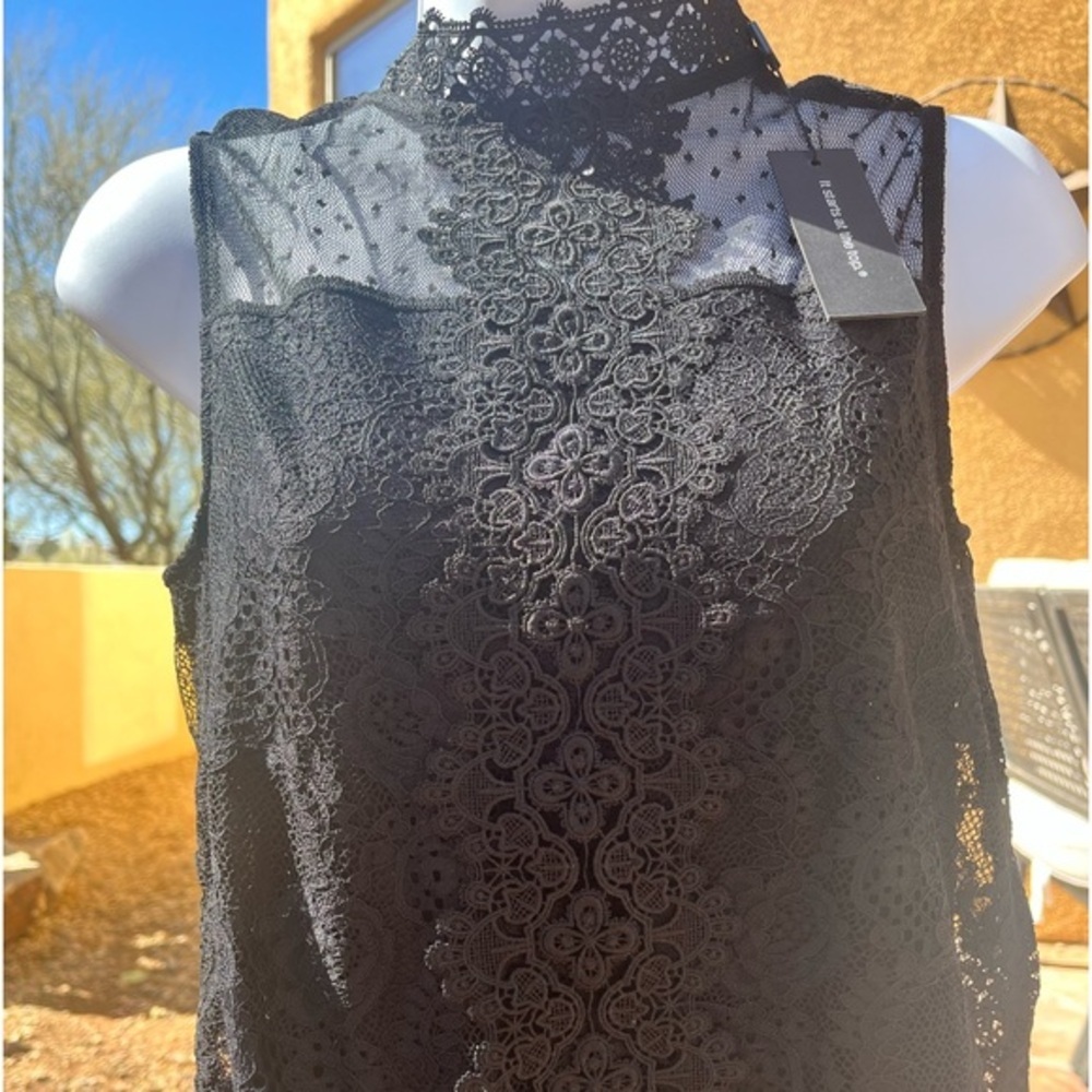 Elegant lace top - Picture 2 of 4